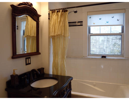 142 Middlesex Road, Unit 2 Newton, MA 02467 - Photo 8 of 8 Gallery Image 8