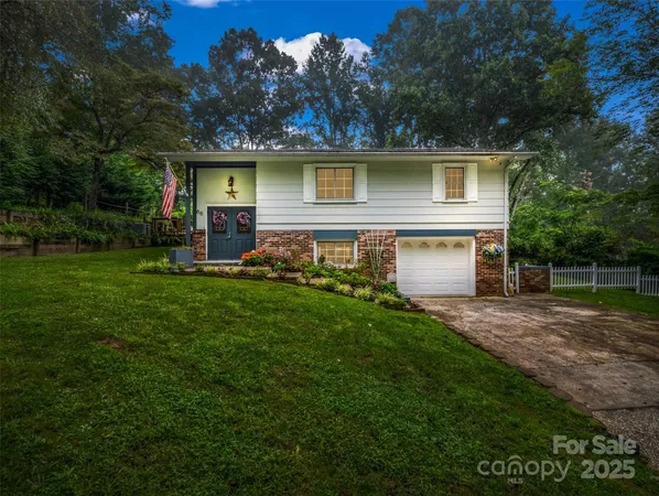 $524,900 | 66 Barberry Heights Drive, Brevard, NC 28712