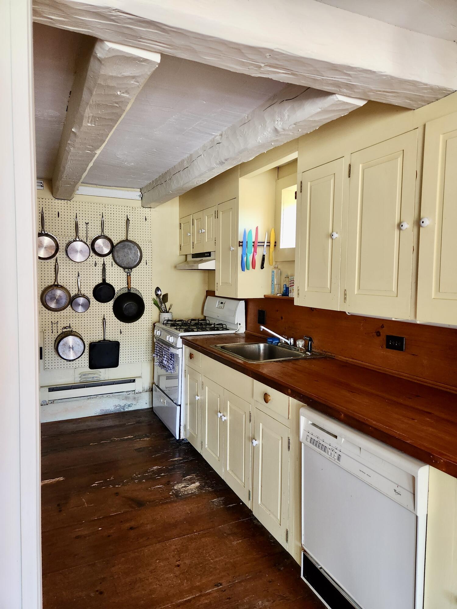 290 West District Road North Haven, ME 04853 - Photo 14 of 41 20250826_kit (2)