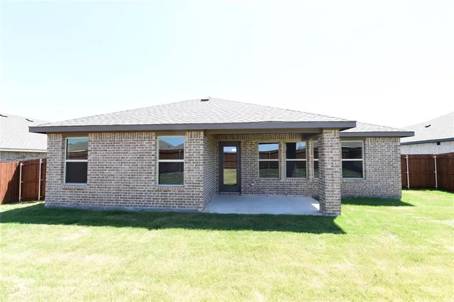 a front view of house with yard