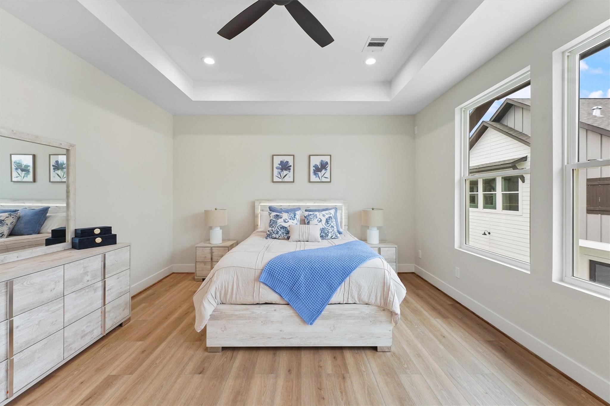 2131 Blalock Road, Unit G Houston, TX 77080 - Photo 13 of 28 a spacious bedroom with a bed and wooden floor