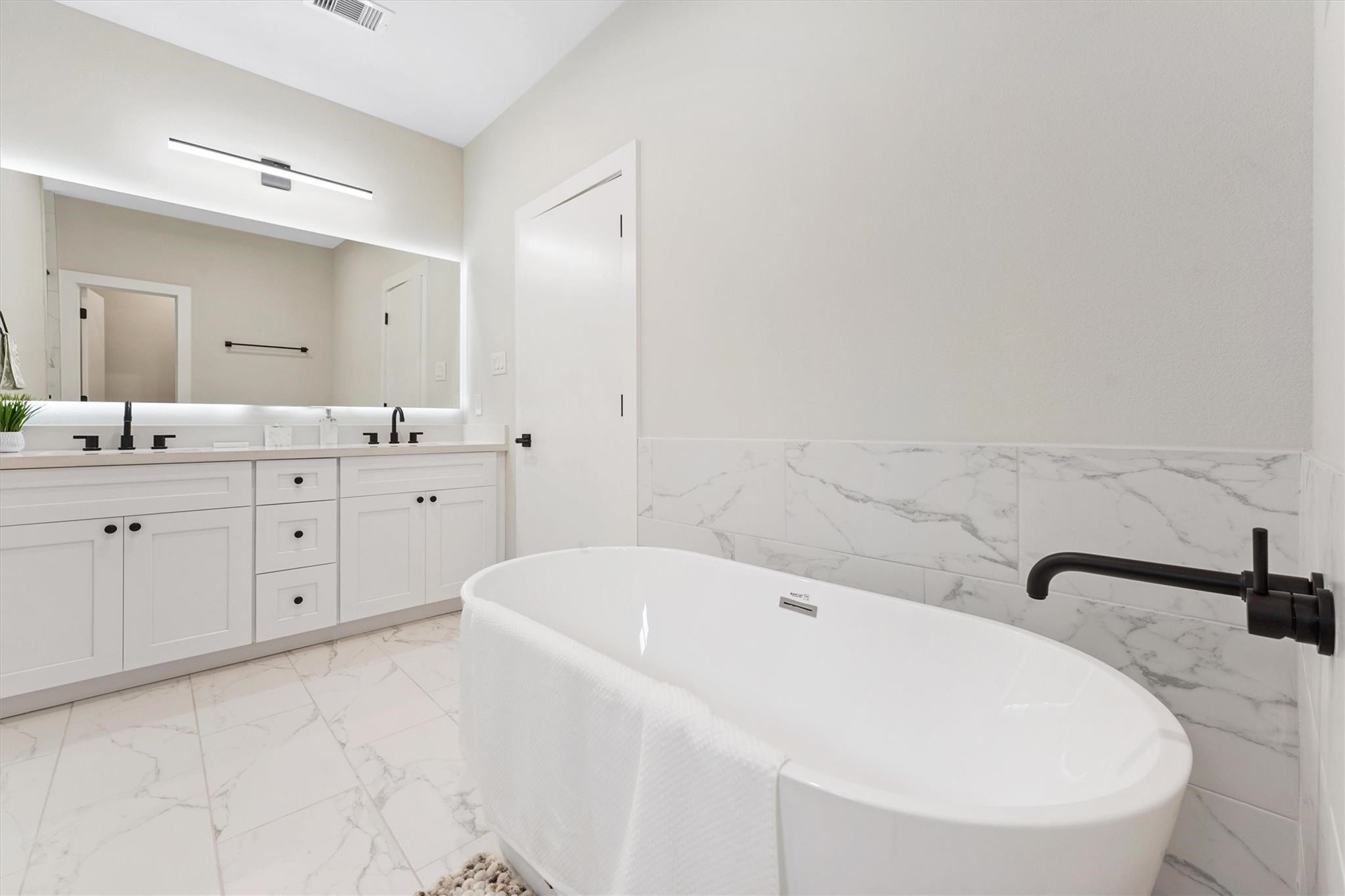2131 Blalock Road, Unit G Houston, TX 77080 - Photo 16 of 28 a white bath tub sitting in a bathroom