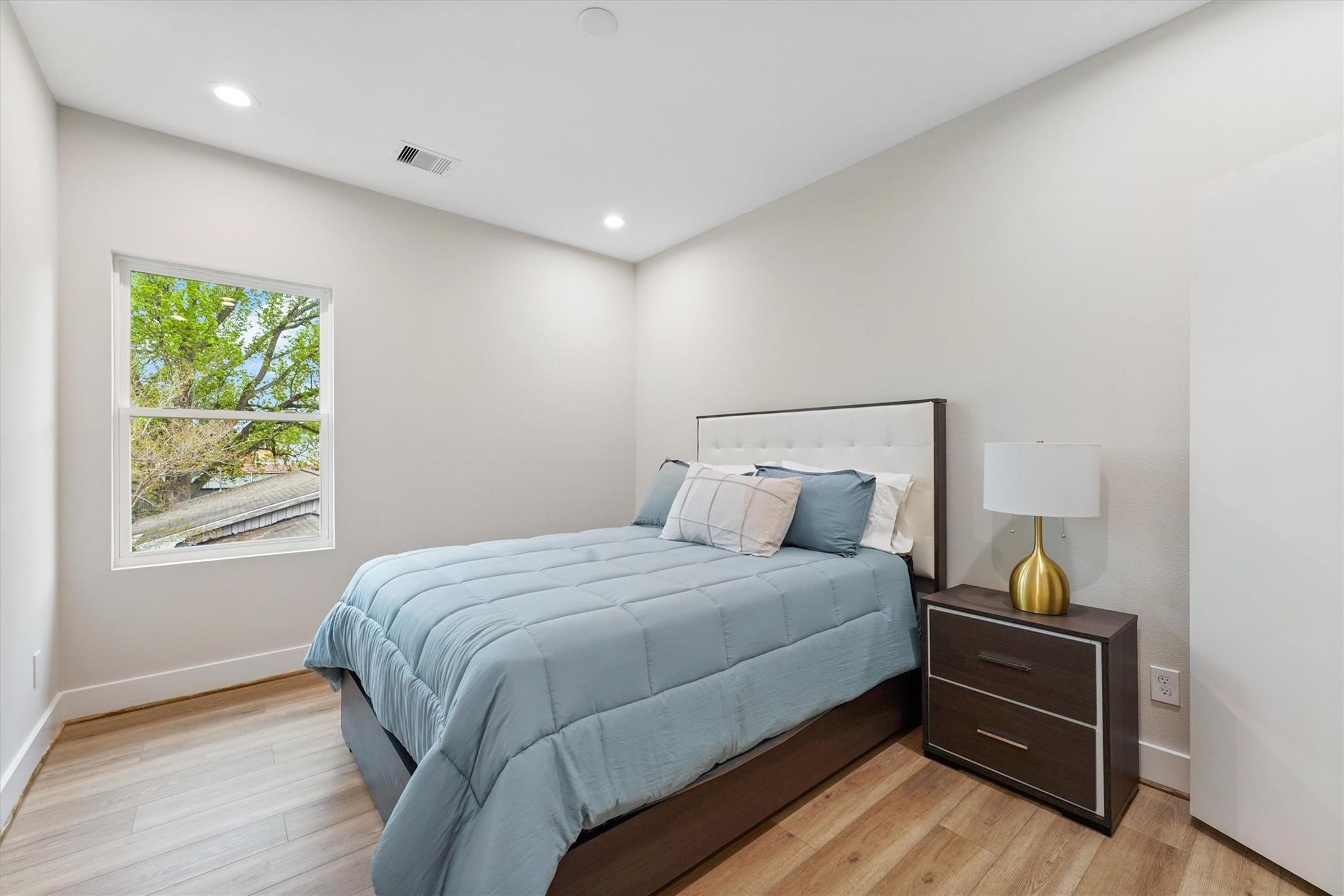 2131 Blalock Road, Unit G Houston, TX 77080 - Photo 19 of 28 a bedroom with a bed and a window