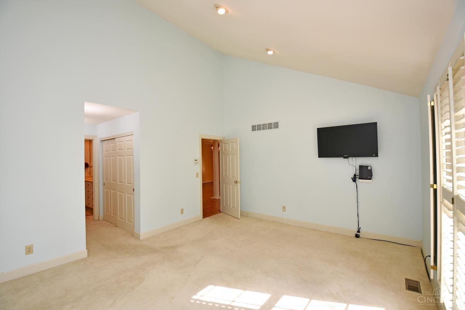 8849 Montgomery Road Cincinnati, OH 45236 - Photo 20 of 43