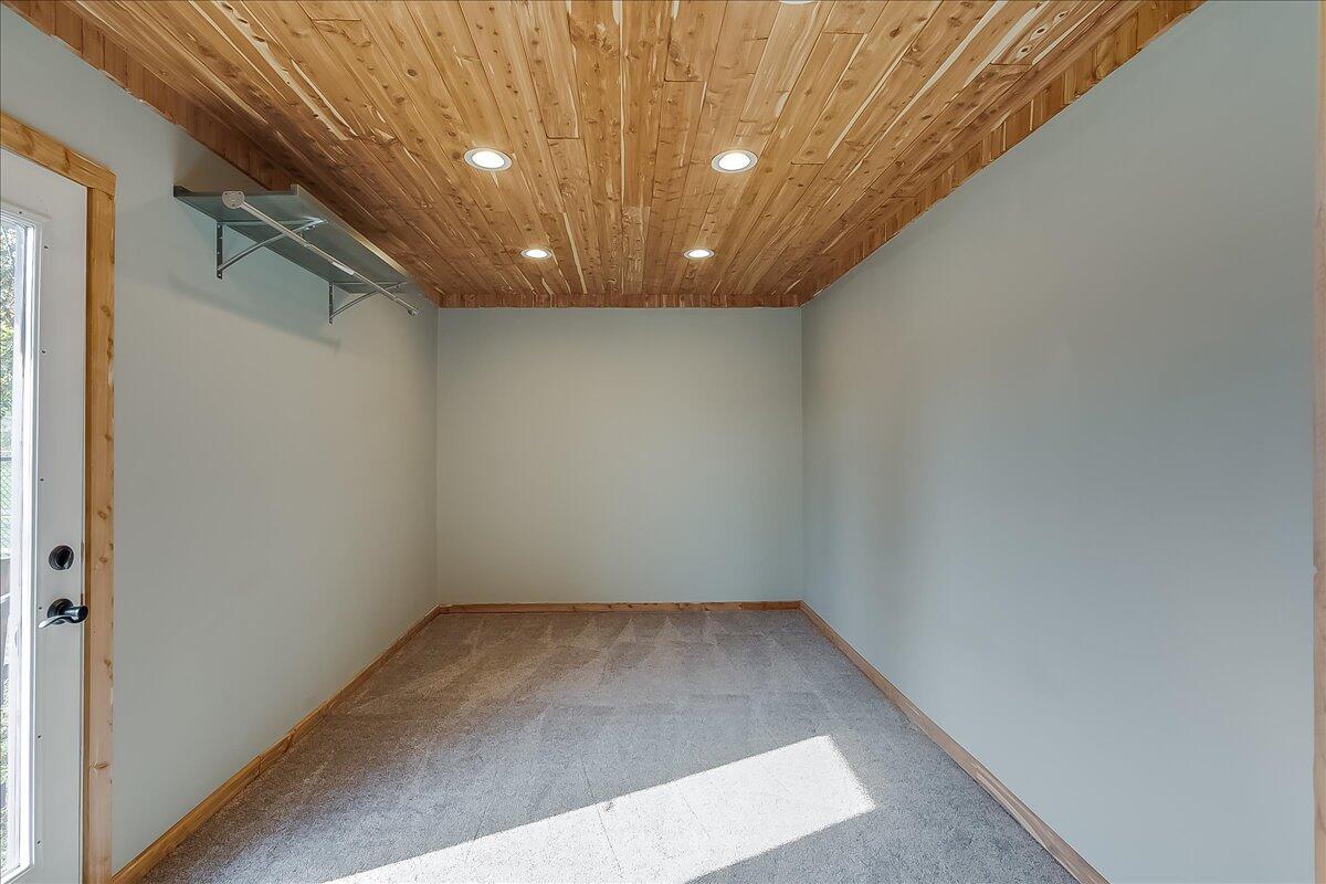 5376 Stewart Road Lexington, KY 40516 - Photo 44 of 98 Walk-in Closet