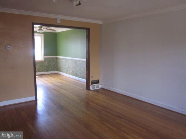 1921 Oxley Road Dundalk, MD 21222 - Photo 7 of 8 Living Room