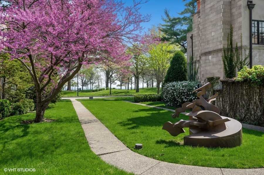 226 Sheridan Road Winnetka, IL 60093 - Photo 3 of 12