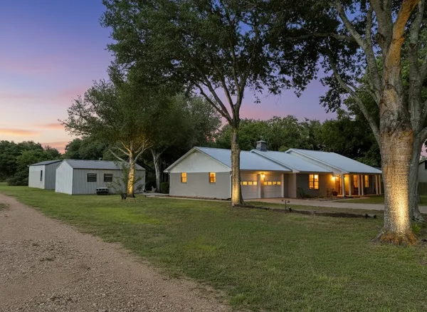 $747,999 | 6978 Skull Creek Road, Fayetteville, TX 78940