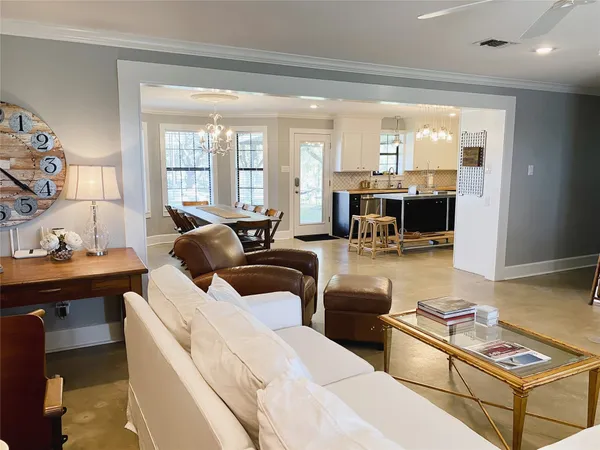 $747,999 | 6978 Skull Creek Road, Fayetteville, TX 78940