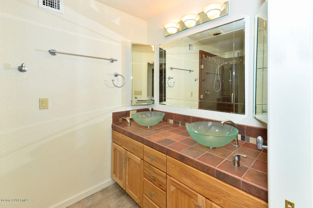 200 Sierra Road Sedona, AZ 86336 - Photo 18 of 34 Sierra master bath