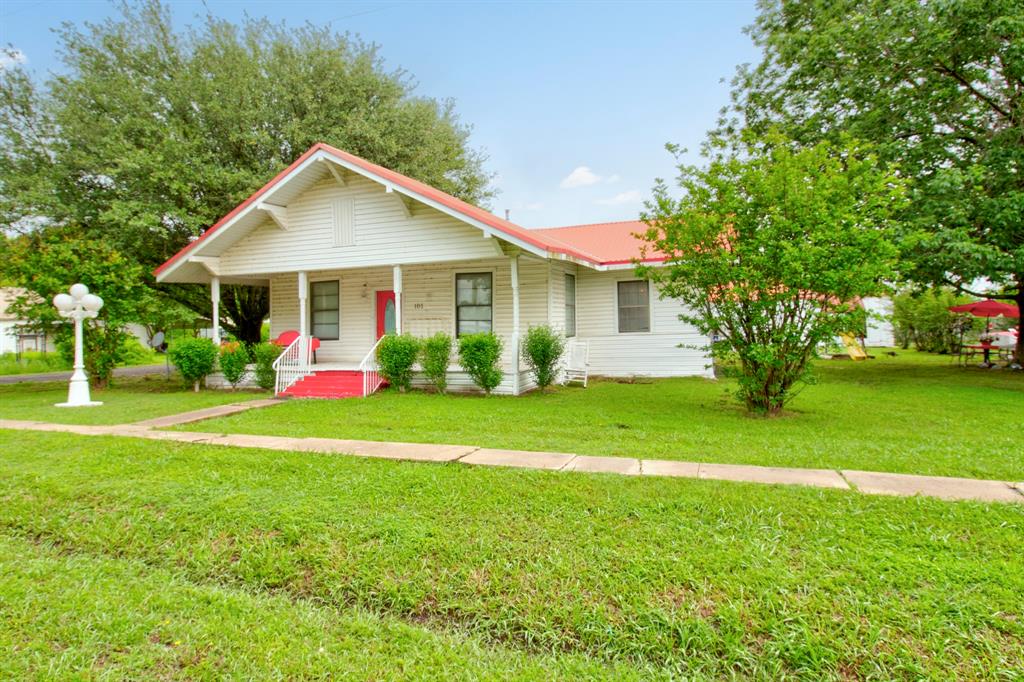 101 East Reed Trenton, TX 75490 - Photo 3 of 27 a front view of house with yard and green space