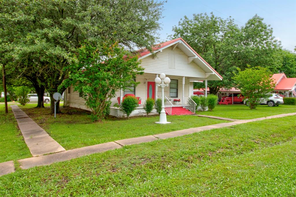 101 East Reed Trenton, TX 75490 - Photo 5 of 27 a front view of house with yard and green space