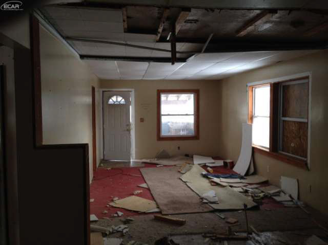 2043 Lavelle Road Flint, MI 48504 - Photo 12 of 18 20459545-11.JPG