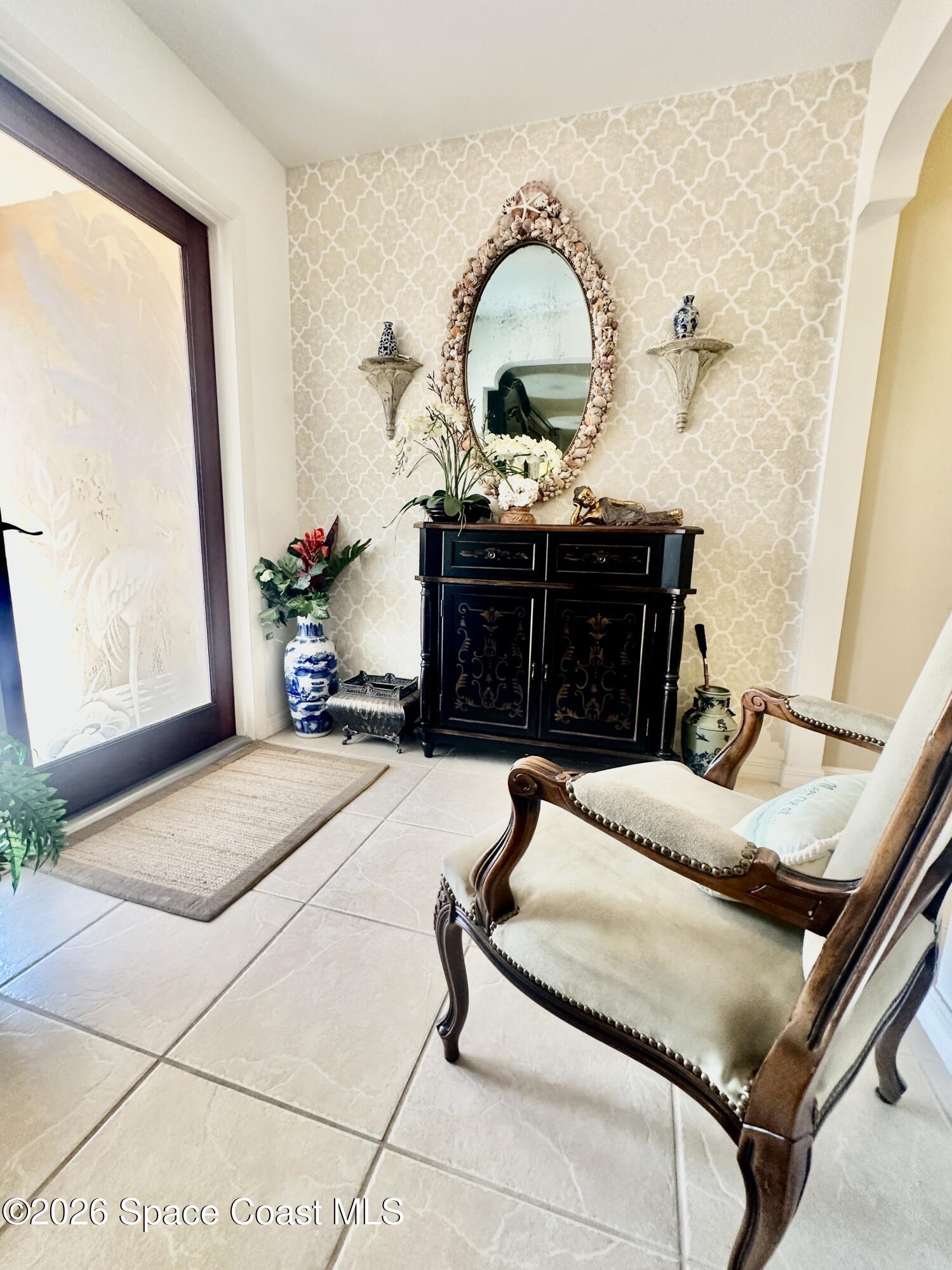 410 Surf Road Melbourne Beach, FL 32951 - Photo 3 of 29 a living room with furniture