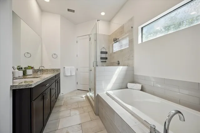 $495,000 | 2102 Sabine Street, Houston, TX 77007