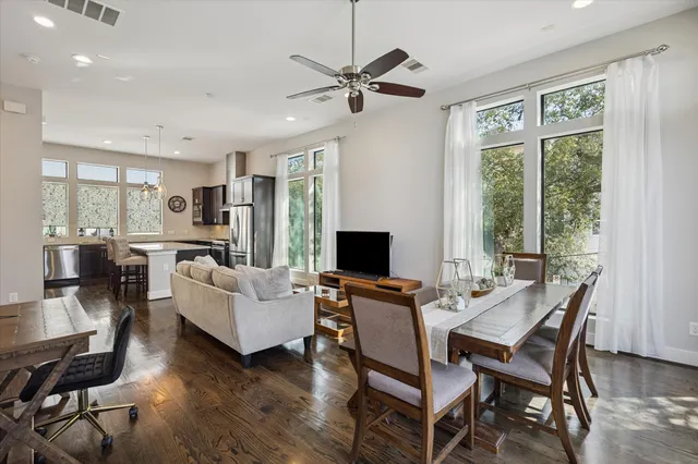 $495,000 | 2102 Sabine Street, Houston, TX 77007