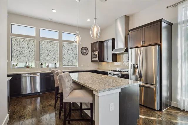 $495,000 | 2102 Sabine Street, Houston, TX 77007