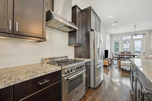 $495,000 | 2102 Sabine Street, Houston, TX 77007