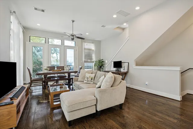 $495,000 | 2102 Sabine Street, Houston, TX 77007