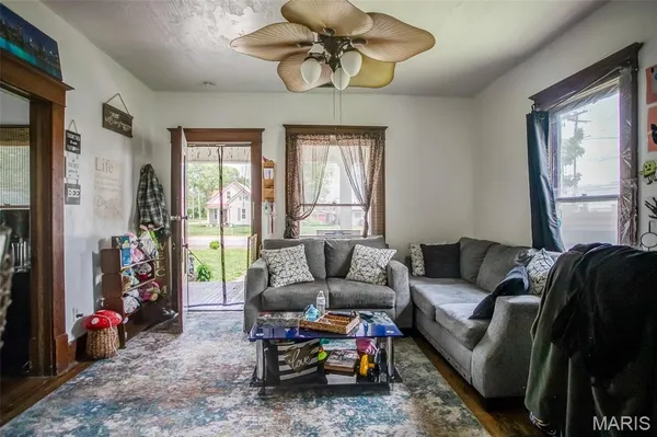 $44,000 | 812 South Main Street, Pleasant Hill, IL 62366