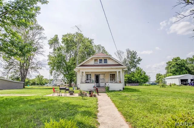 $45,000 | 812 South Main Street, Pleasant Hill, IL 62366