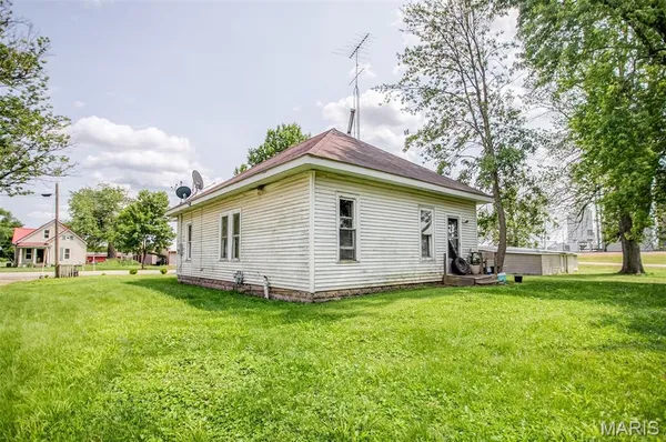 $44,000 | 812 South Main Street, Pleasant Hill, IL 62366