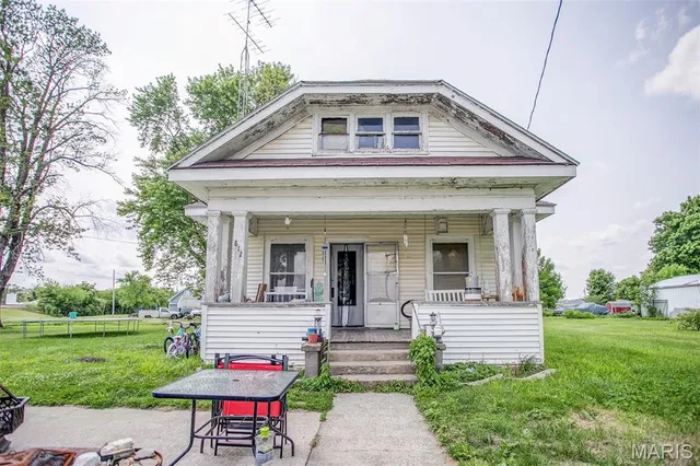$45,000 | 812 South Main Street, Pleasant Hill, IL 62366