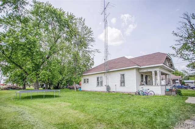 $45,000 | 812 South Main Street, Pleasant Hill, IL 62366