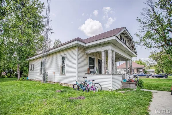$44,000 | 812 South Main Street, Pleasant Hill, IL 62366
