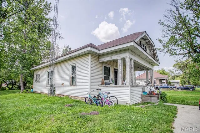 $45,000 | 812 South Main Street, Pleasant Hill, IL 62366