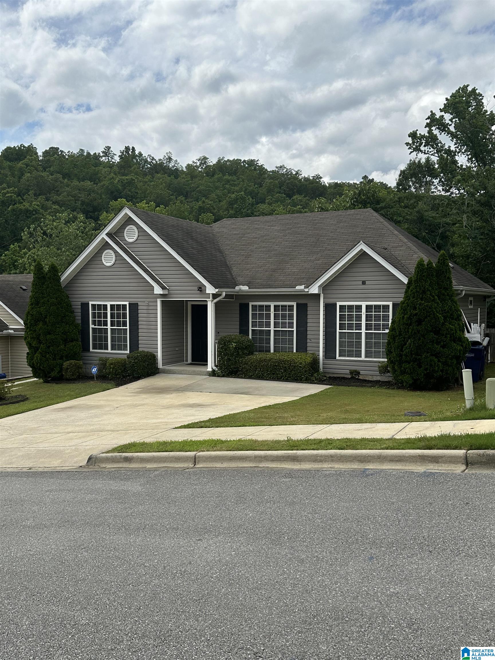 100 Reese Drive Alabaster, AL 35007 - Photo 2 of 21