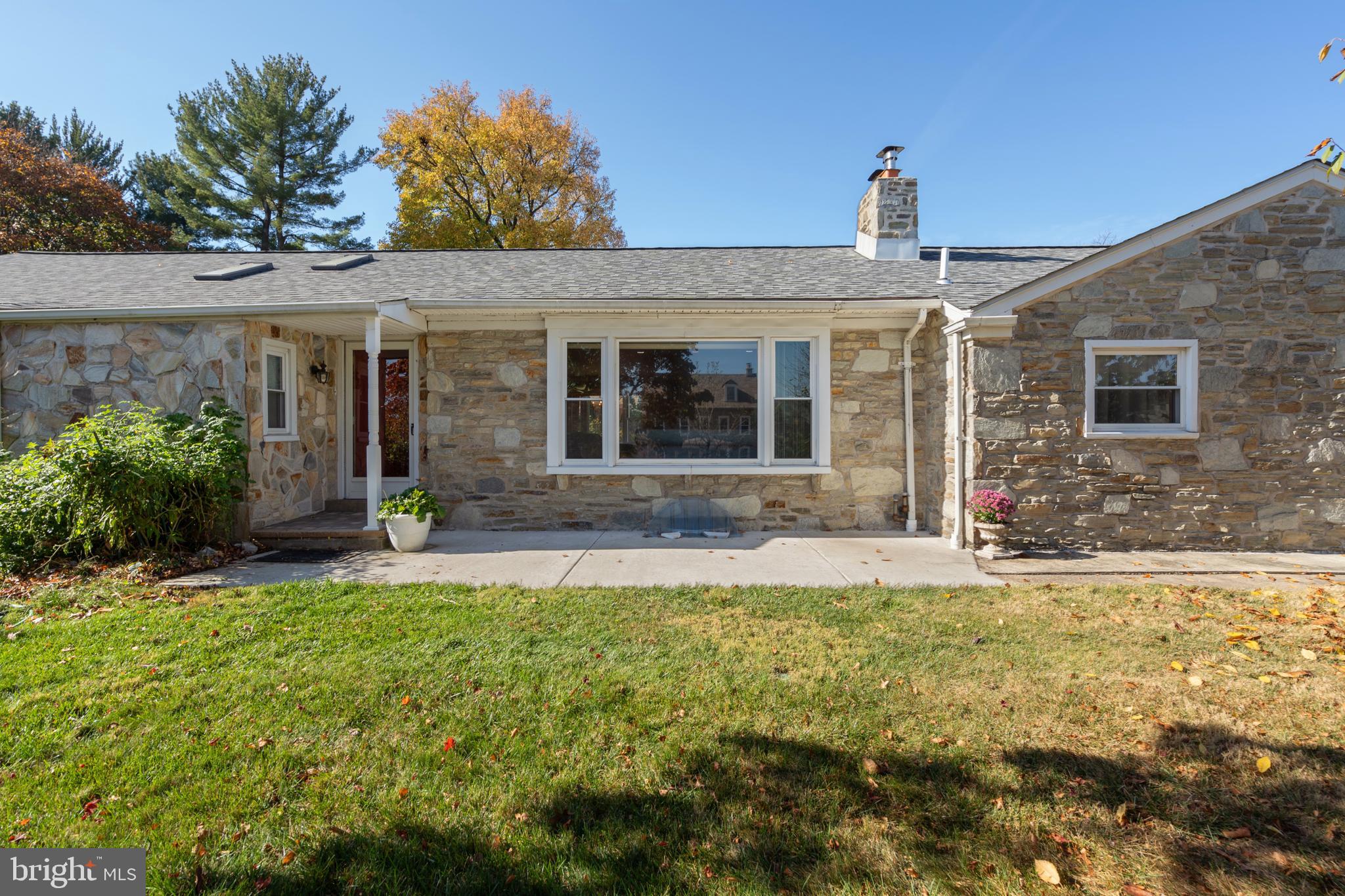 34 Welsh Road Huntingdon Valley, PA 19006 - Photo 3 of 38