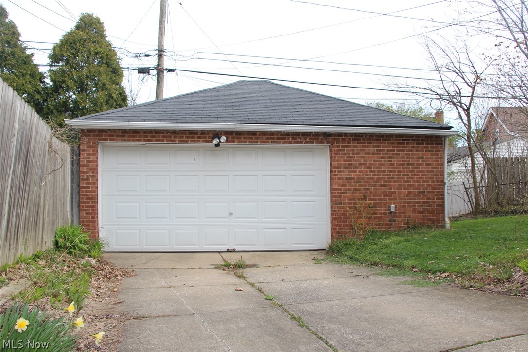 13693 Cedar Road Cleveland, OH 44118 - Photo 2 of 15
