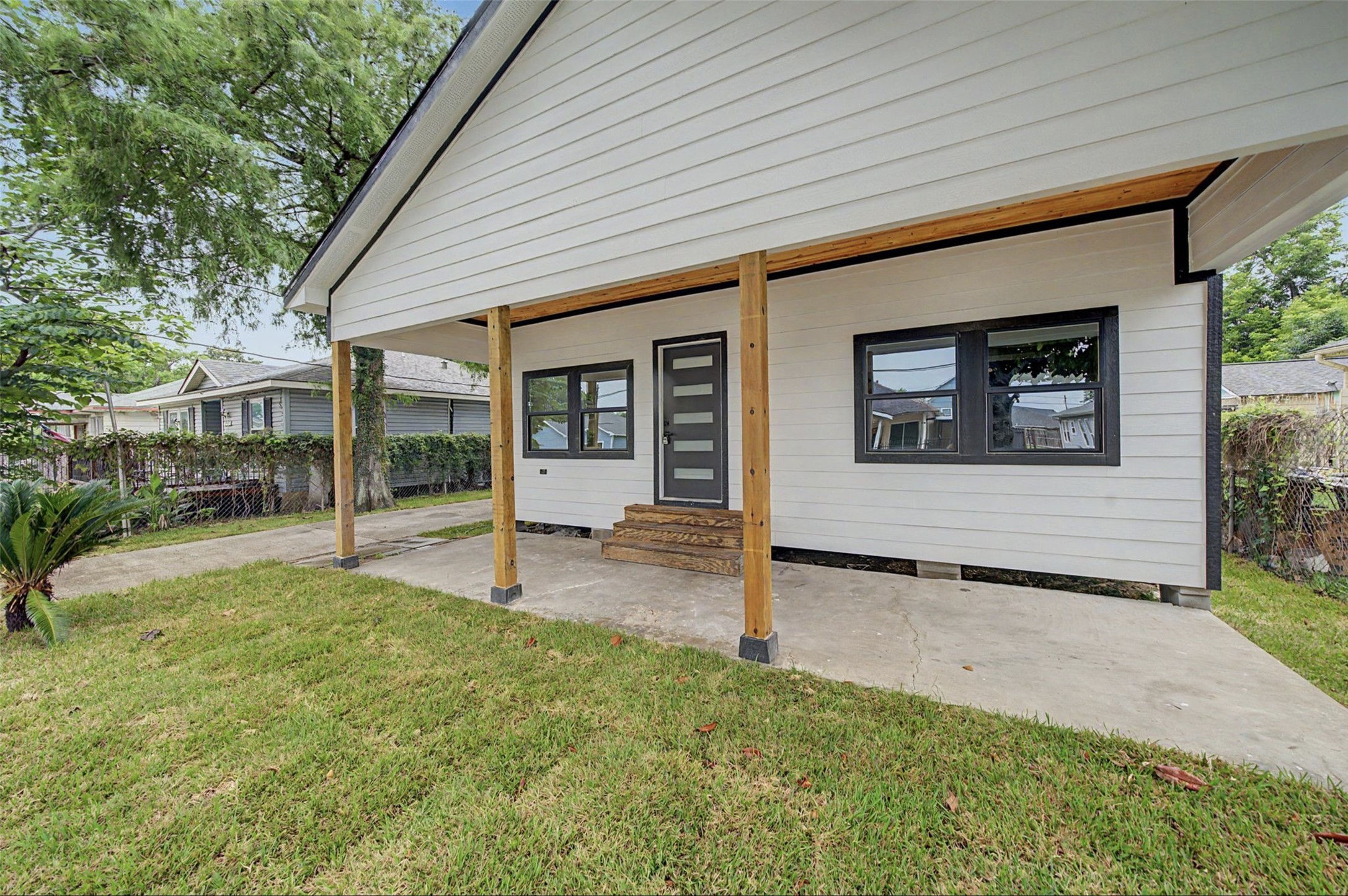 2338 Lidstone Street Houston, TX 77023 - Photo 9 of 17 Sleek front door and covered front porch offers a cozy outdoor space.