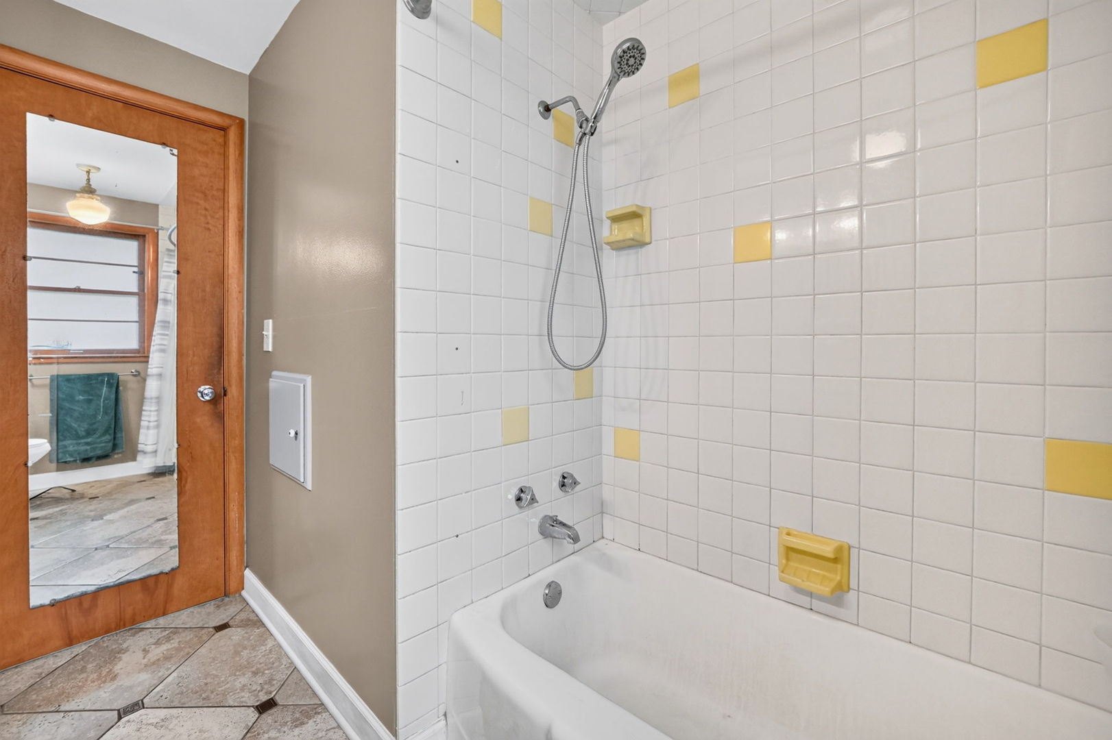 649 North Spring Street Elgin, IL 60120 - Photo 18 of 41 Gallery Image 18