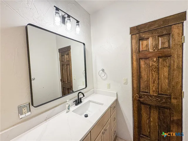 $4,000 | 2000 Village Oak, Canyon Lake, TX 78133