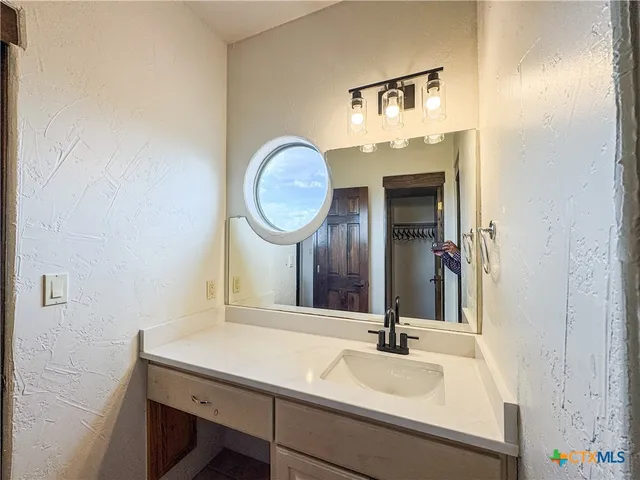 $4,000 | 2000 Village Oak, Canyon Lake, TX 78133