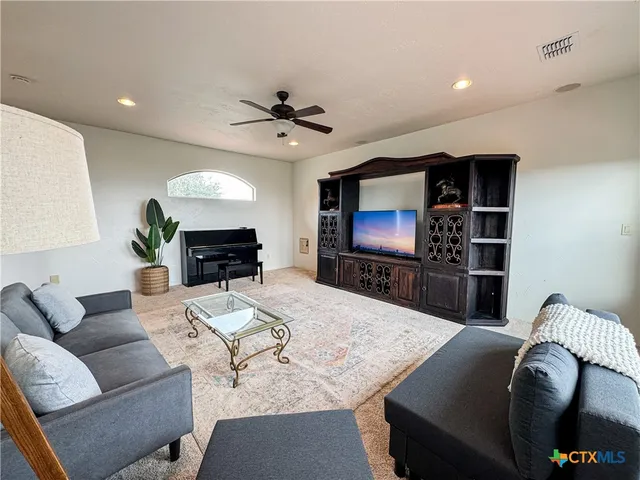 $4,000 | 2000 Village Oak, Canyon Lake, TX 78133