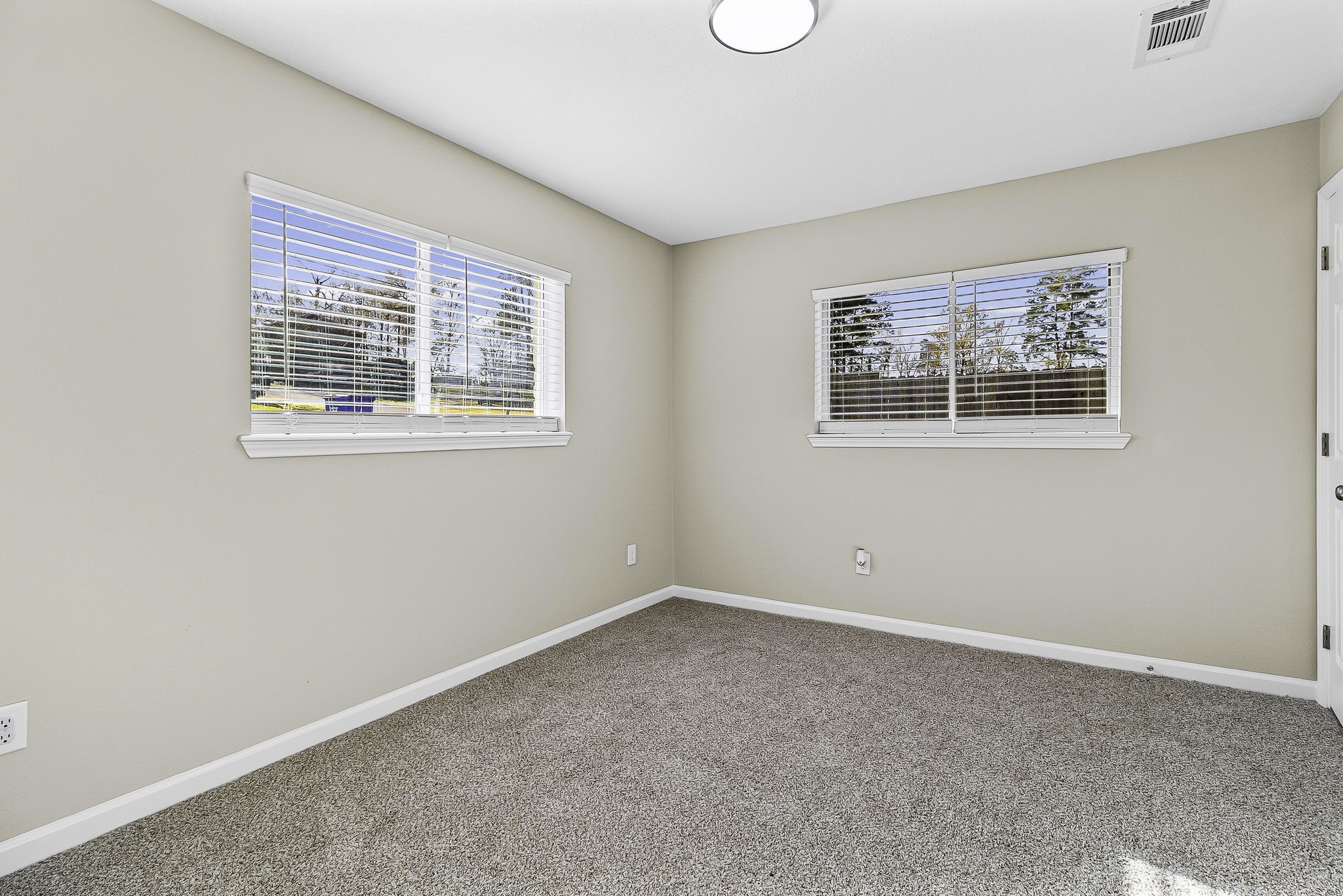 416 Kickapoo Drive Livingston, TX 77351 - Photo 18 of 36 an empty room with a window