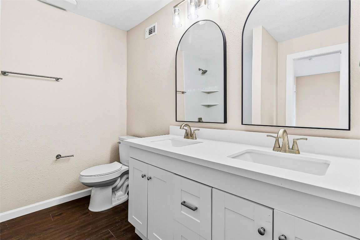 416 Kickapoo Drive Livingston, TX 77351 - Photo 25 of 36 a bathroom with a sink and a mirror