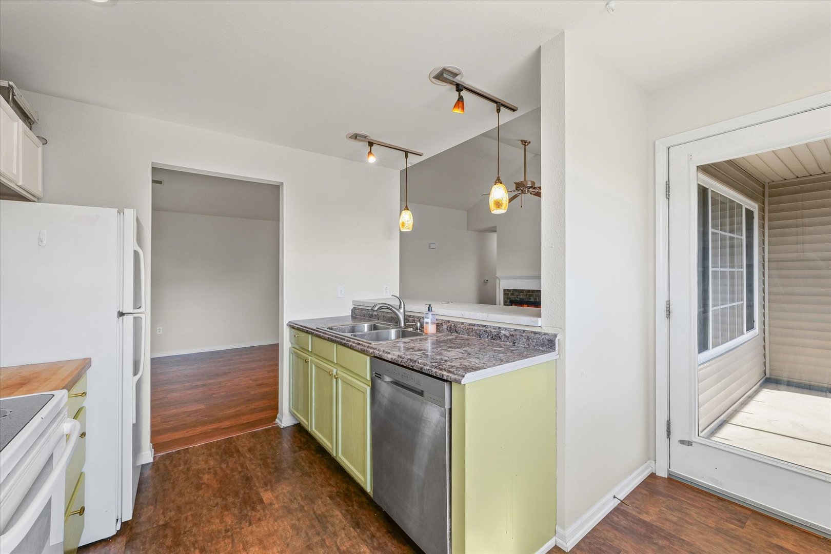 2404 Windward Boulevard, Unit 202 Champaign, IL 61821 - Photo 7 of 29