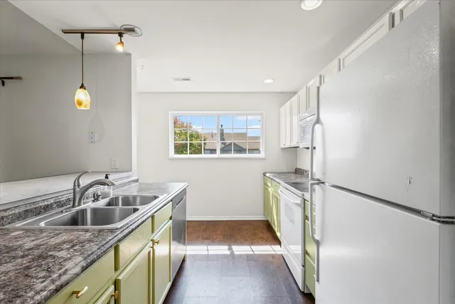 $175,900 | 2404 Windward Boulevard, Unit 202, Champaign, IL 61821