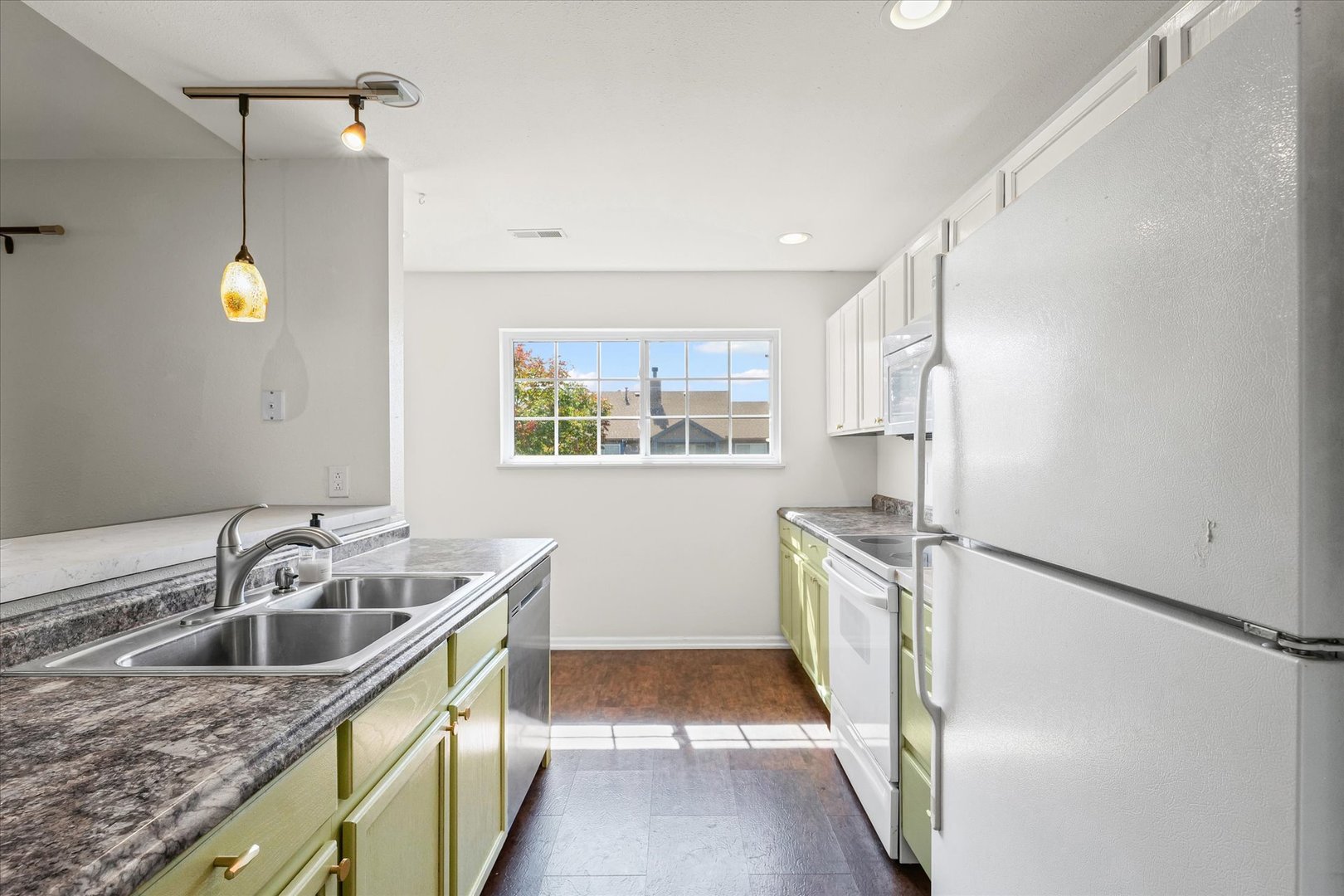 2404 Windward Boulevard, Unit 202 Champaign, IL 61821 - Photo 9 of 29