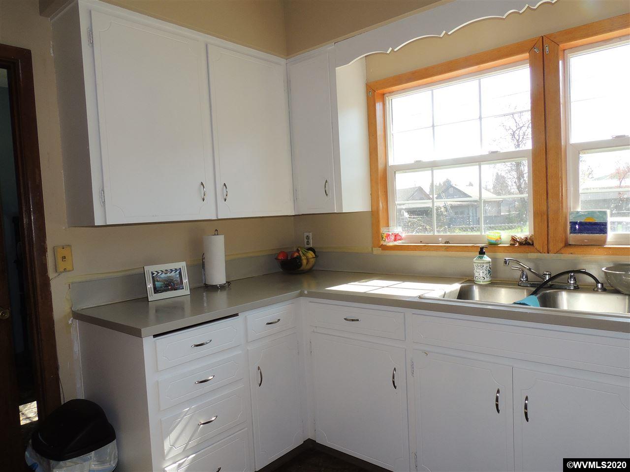 3250 Brown Road Northeast Salem, OR 97305 - Photo 12 of 22 Gallery Image 12