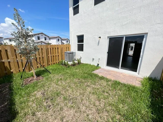 a view of backyard with garden