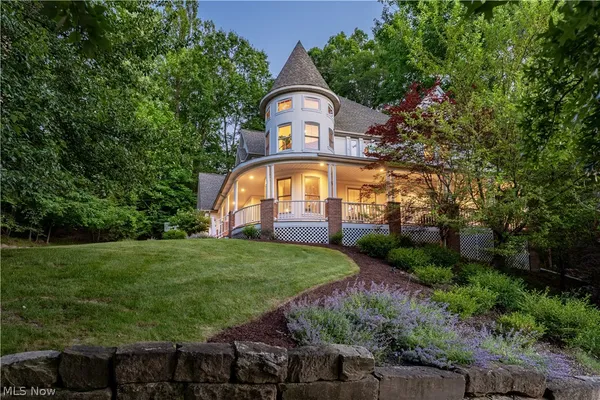 $824,500 | 8851 Spring Valley Drive, Broadview Heights, OH 44147