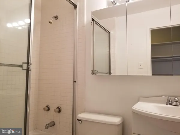 $1,750 | 1011 Arlington Boulevard, Unit 926, Arlington, VA 22209
