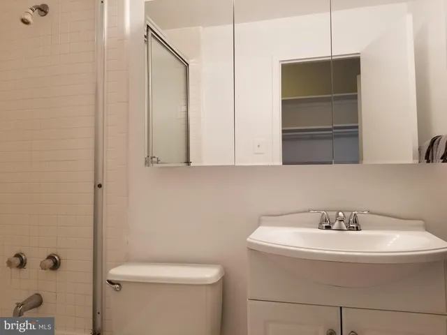 $2,000 | 1011 Arlington Boulevard, Unit 926, Arlington, VA 22209