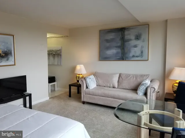 $2,000 | 1011 Arlington Boulevard, Unit 926, Arlington, VA 22209