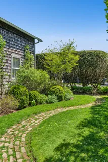 $2,250,000 | 16 Redwood Road, Sag Harbor Village, NY 11963